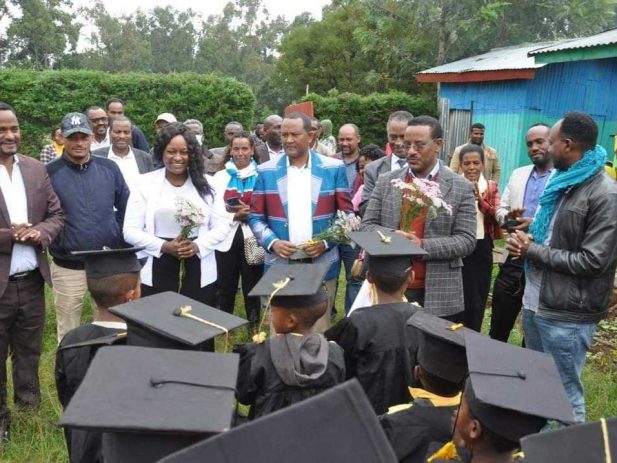 Tesfa Kindergarten School Hosts Government Officials at Graduation